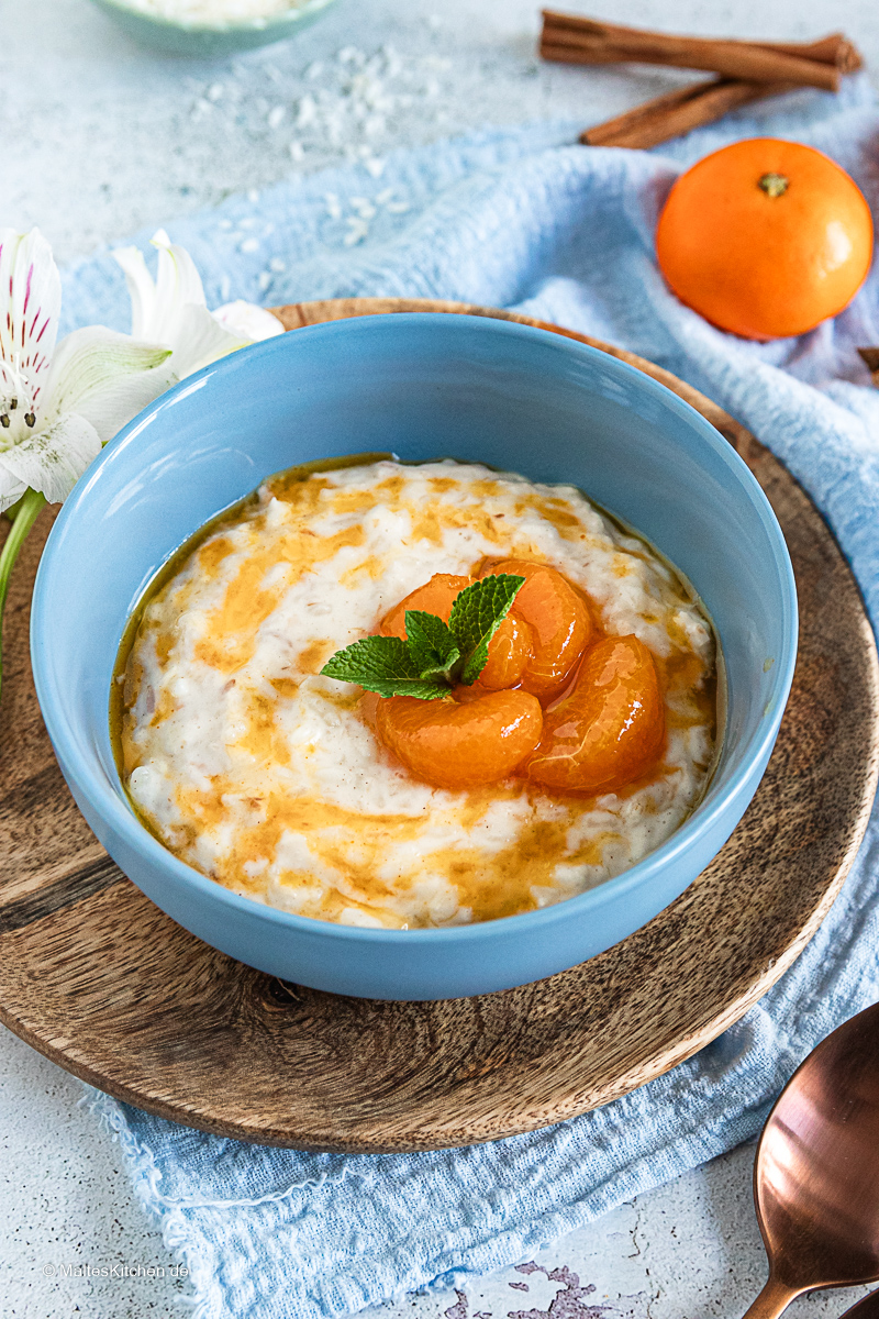Cremiger Kokosmilchreis mit Madarainen-Sirup