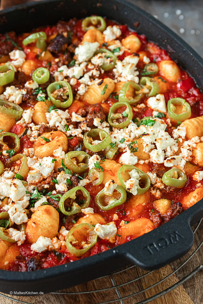 Leckere Gnocchi-Pfanne mit Hackfleisch und Spitzpaprika.