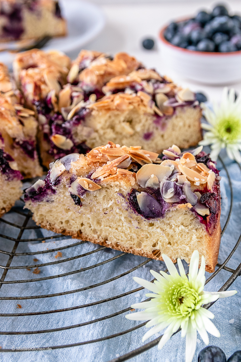 Saftig, fluffig, lecker- Butterkuchen mit Blaubeeren.