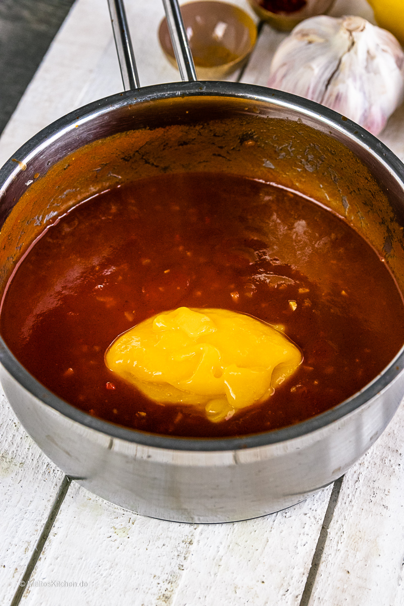 Mango macht die Currywurst Soße super fruchtig.