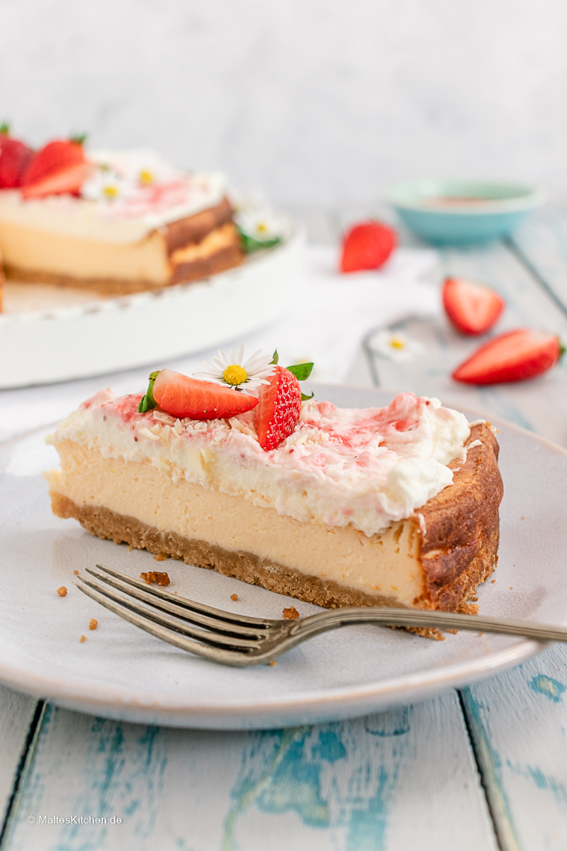 Super cremiger Käsekuchen mit Erdbeeren
