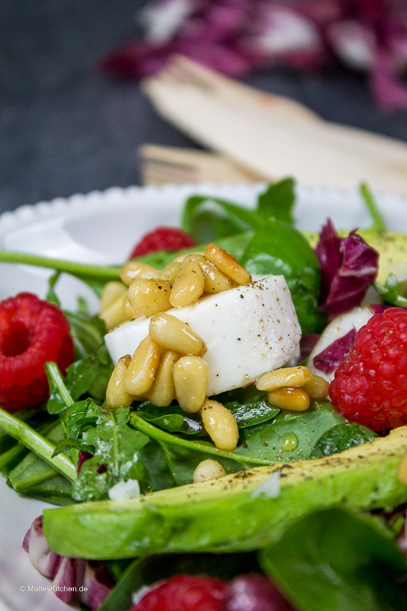 Fantastischer Blattsalat mit Ziegenfrischkäse.