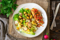 Rezept Eifeler Kartoffelslat mit Hähnchenbrust und Paprikagemüse