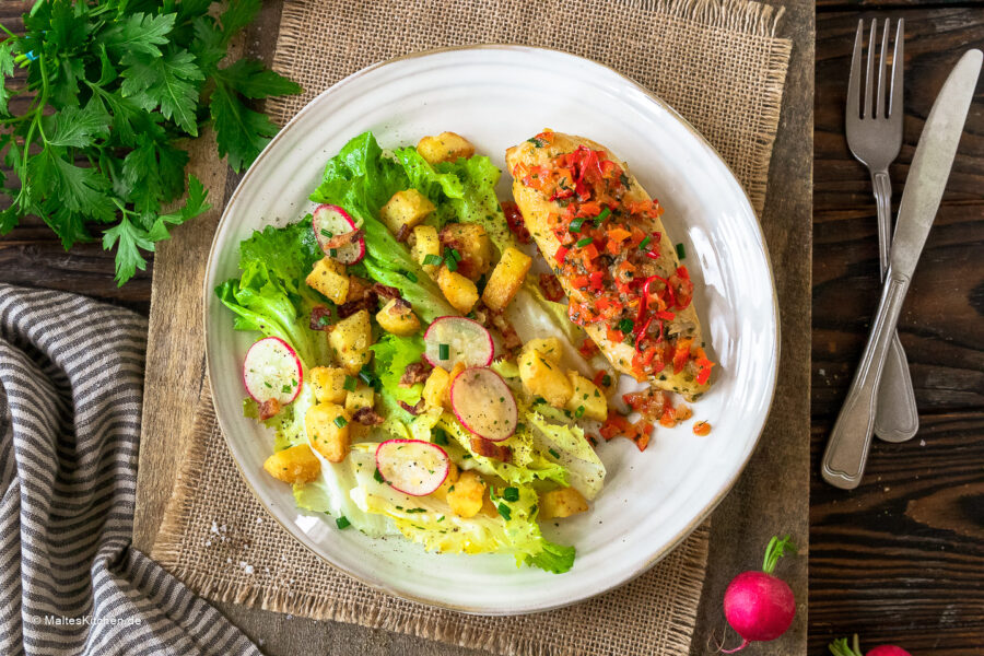 Rezept Eifeler Kartoffelslat mit Hähnchenbrust und Paprikagemüse