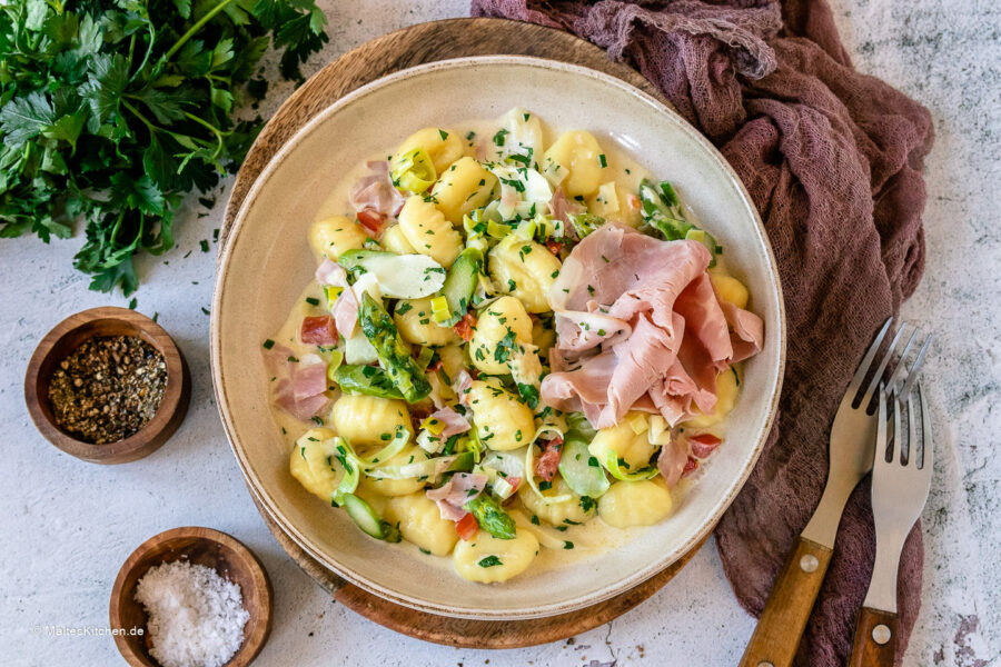 Rezept Gnocchi-Pfanne mit Spargel und Schinken