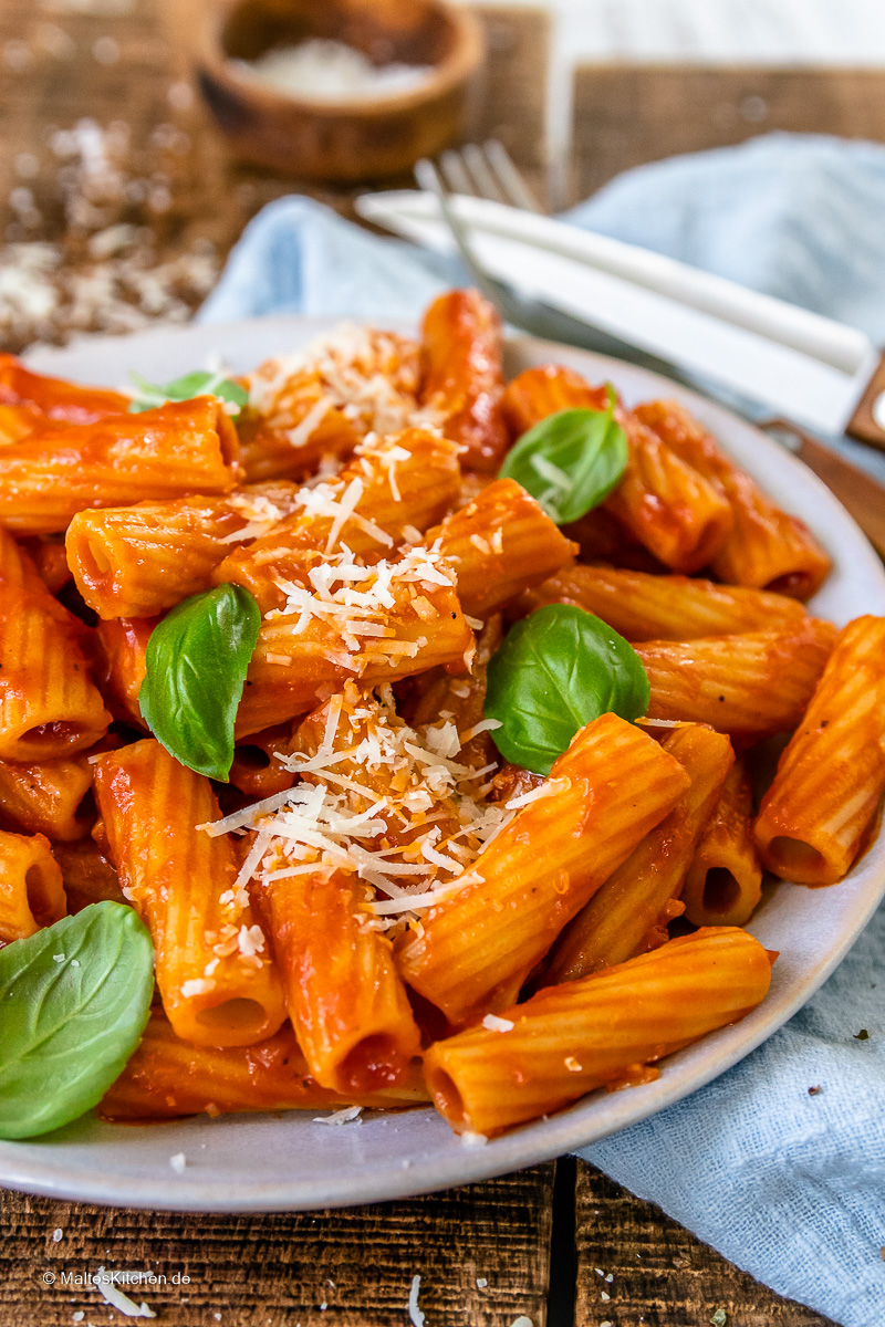 Tomatensauce selbstgekocht mit Rigatoni