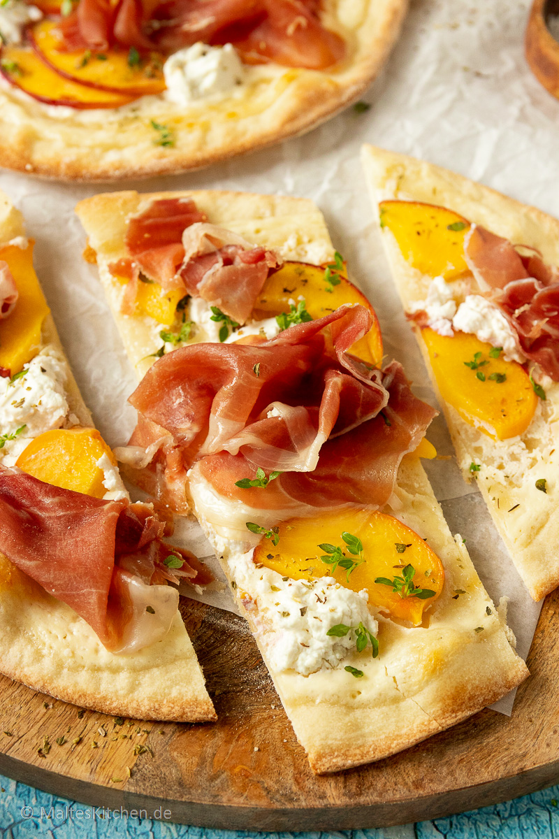 Flammkuchen mit Schinken.