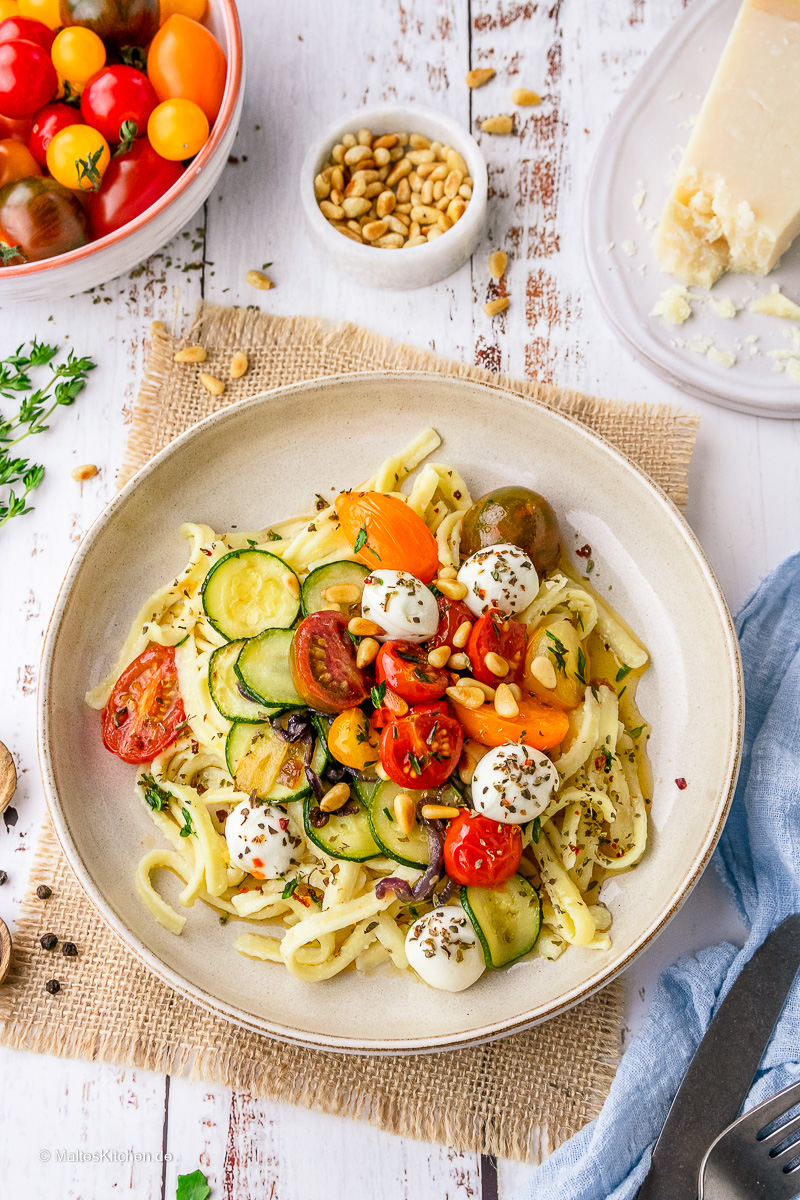 Käsespätzle frisch, modern und sommerlich.