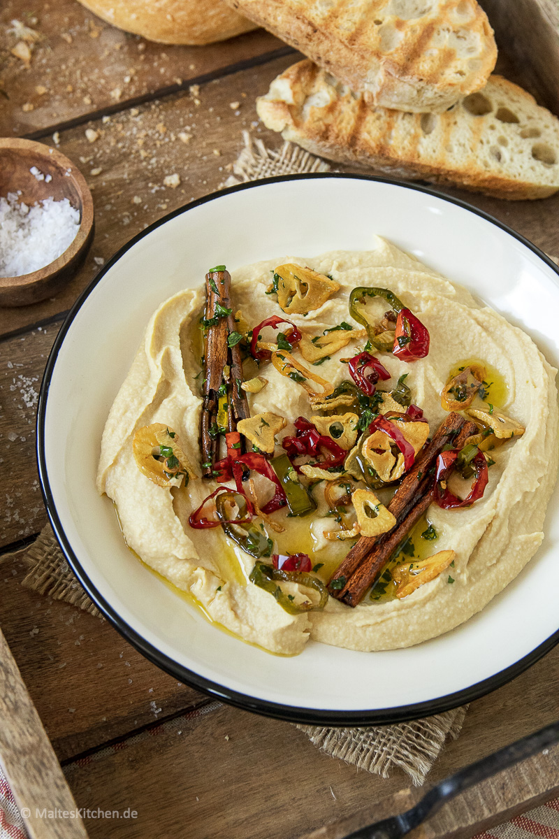 Hummus mit Chili, Knoblauch und Ingwer.