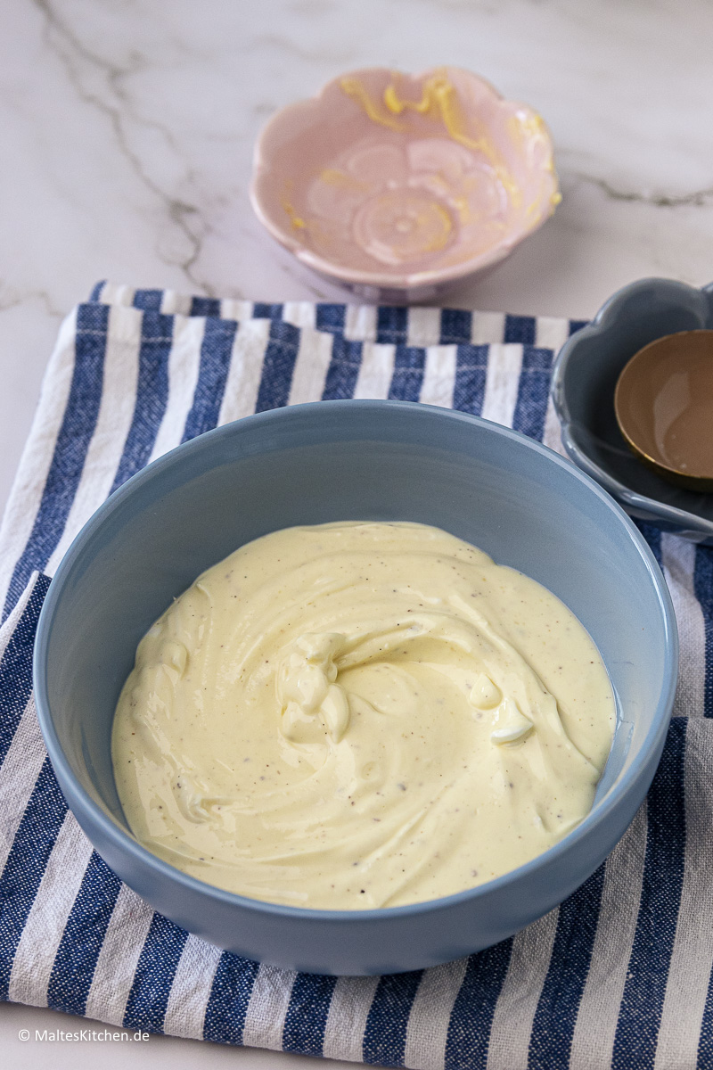 Schnelle Creme aus Quark und Ei.