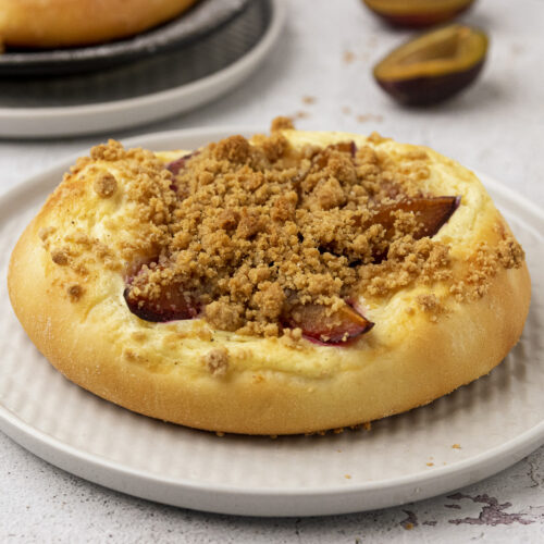 Rezept für leckere Streuseltalwer mit Zwetschgen und Zimtstreuseln