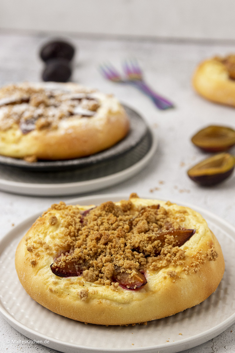 Streuseltaler mit Zwetschgen und Zimtstreusel.