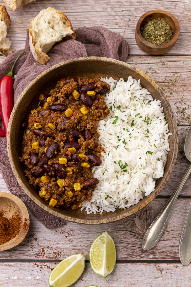 Leckeres Chili con Carne mit Hackfleisch, Kitneybohnen und Mais.