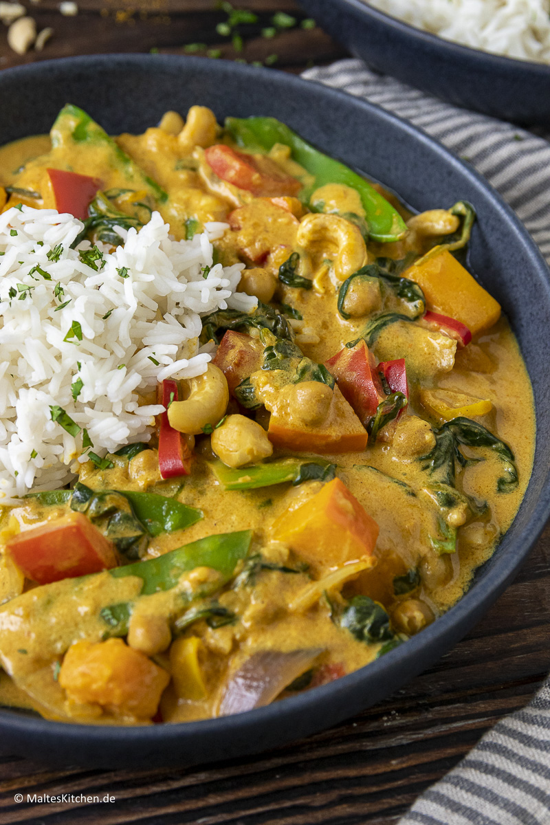 Leckeres Curry mit Kürbis und Zuckerschoten.