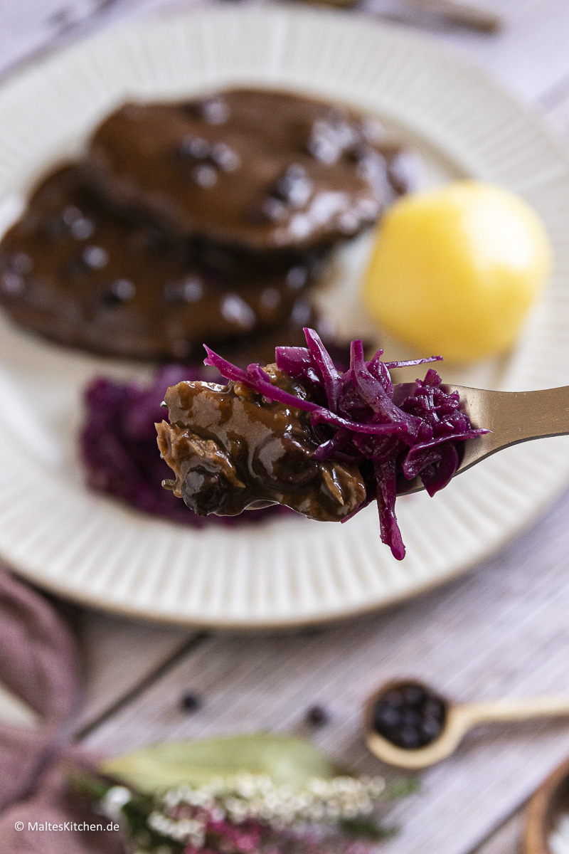 Leckerer Sauerbraten auf rheinische Art mit Rotkohl