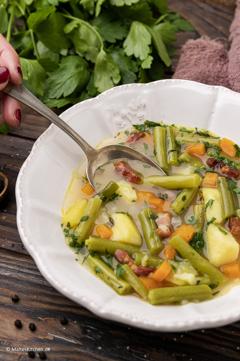 Schnibbelbohnensuppe für den Herbst .
