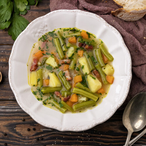 Rezept für eine leckere Schnibbelbohnensuppe