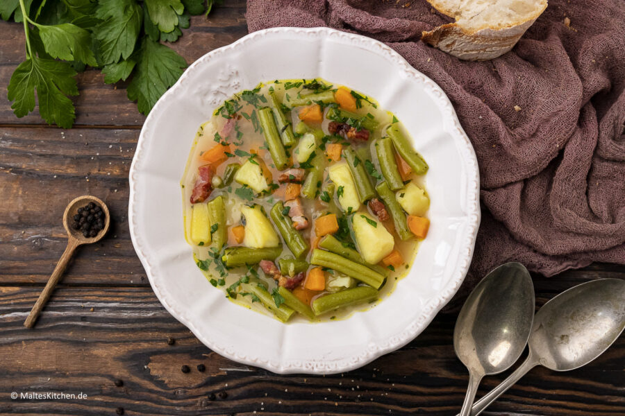 Rezept für eine leckere Schnibbelbohnensuppe