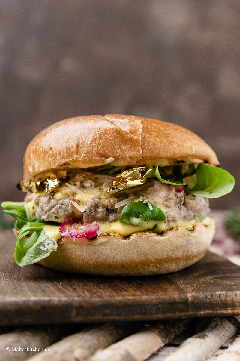 Burger vom Kalb mit Trüffelmayo.