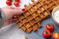 Rezept für leckere Gemüsewaffeln mit Kräuterquark