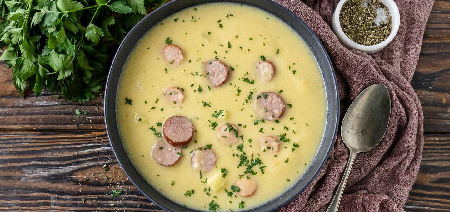 Rezept für eine Kartoffelcremesuppe mit Würstchen