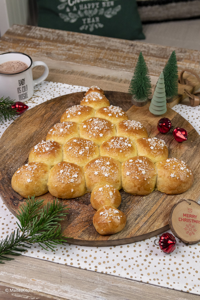 Tannenbaum aus Brioche Teig mit Spekulatius-Aufstrich.