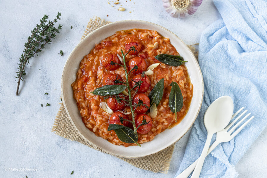 Rezept für ein cremiges Tomatenrisotto mit Honigtomaten