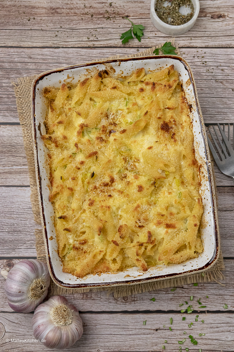 Knuspriger und leckerer Auflauf mit Nudeln mit Semmelbröselkruste.