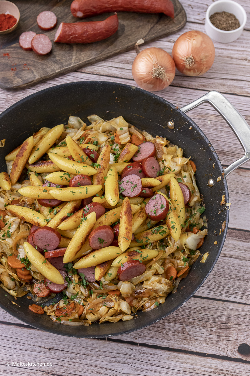Super lecker und herrlich deftig - die Kohlpfanne.
