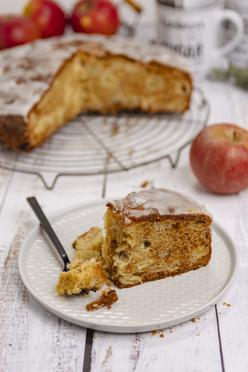Sehr leckerer Apfelkuchen aus einem einfachen Rührteig.