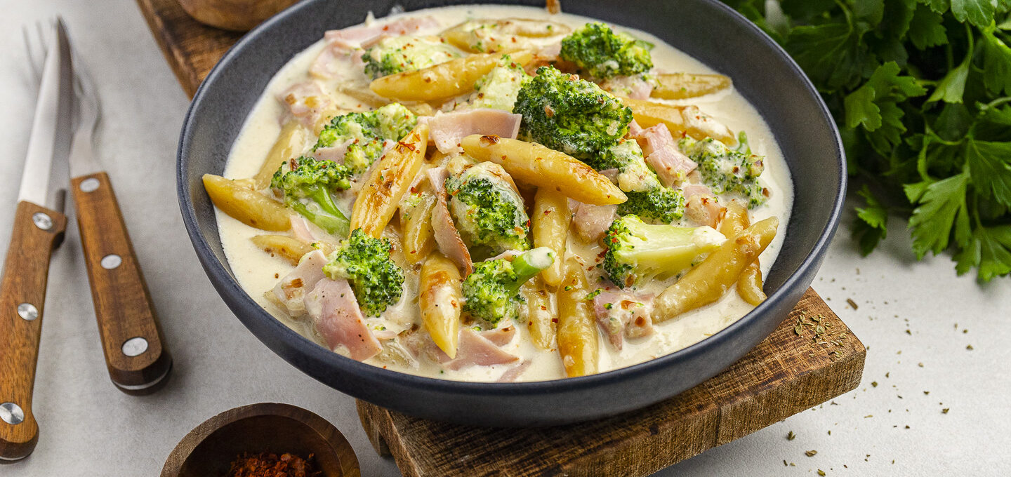 Rezept für Schupfnudeln mit Kochschinken, Brokkoli in Käsesauce