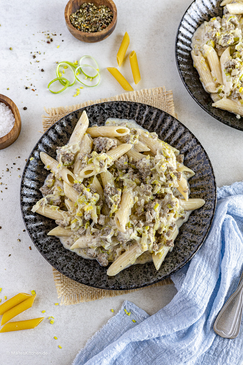 Hackfleischpfanne mit Lauch und Käse.