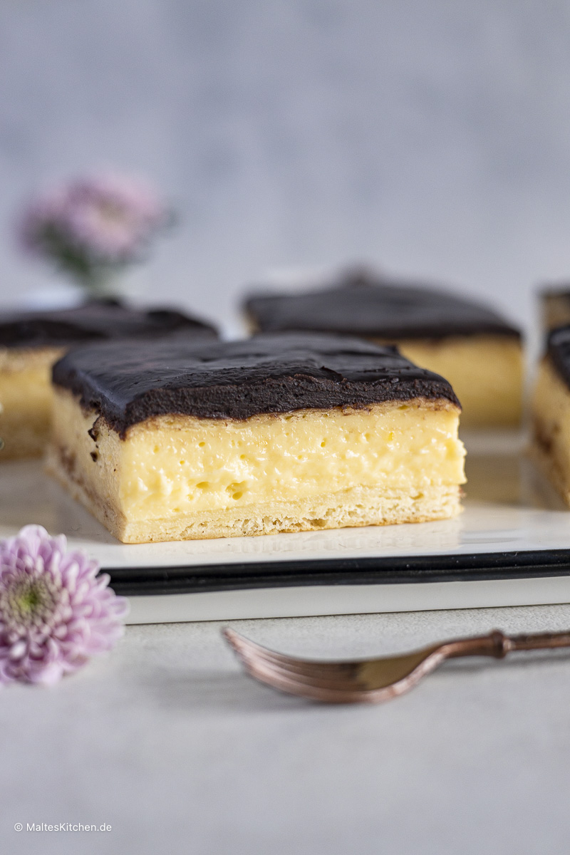 Omas DDR Schokoladenkuchen mit Vanillepudding