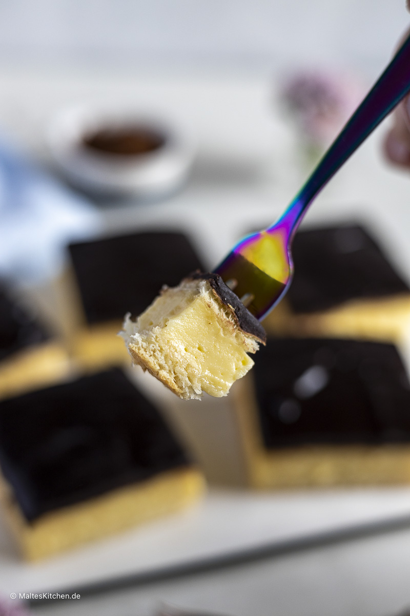 Ein super leckerer Schokoladekuchen mit Puddingfüllung nach altem DDR Rezept.