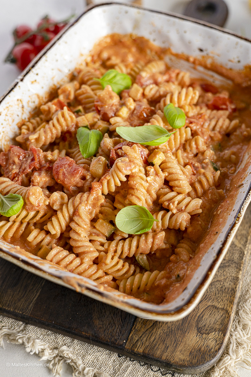 Schnell, einfach und lecker. Baked Feta pasta.