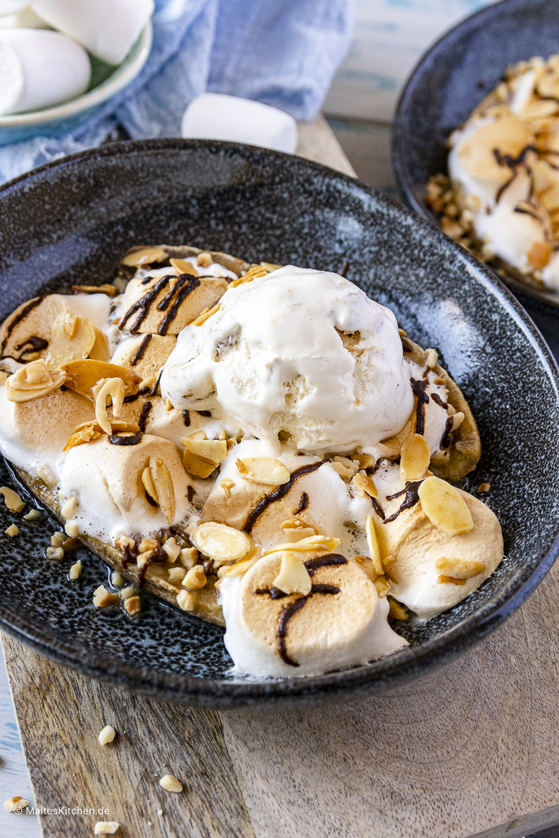 Banana Split mit Marshmallows.