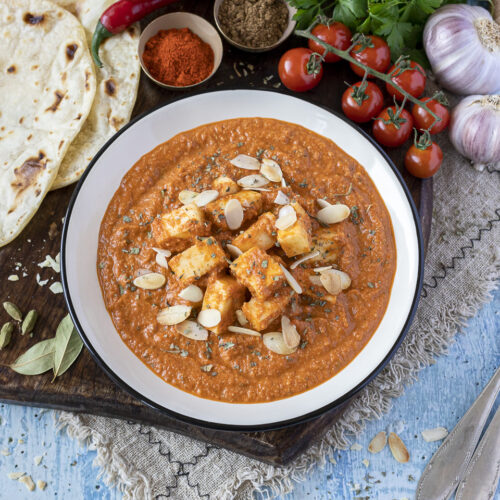 Rezept für Paneer in würziger Butter Masala Sauce.