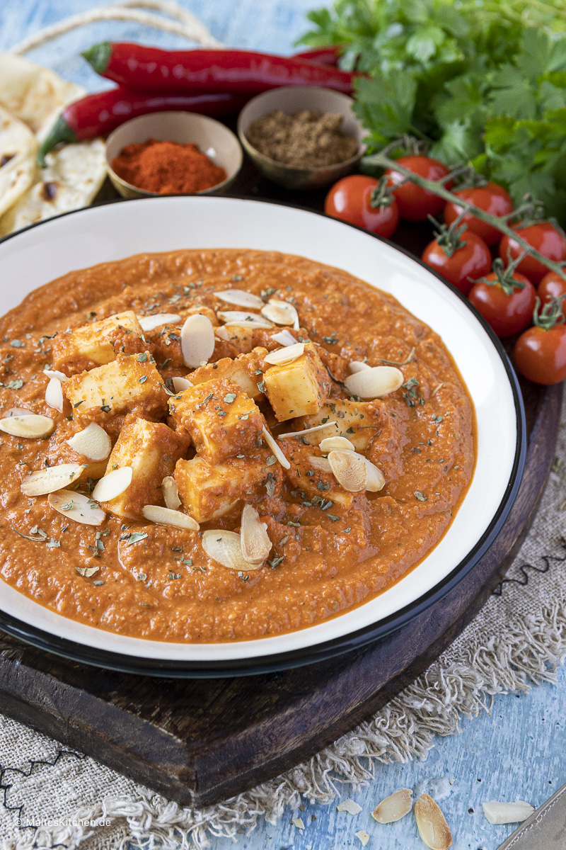 Leckerer Paneer in cremiger Butter Masala Sauce.