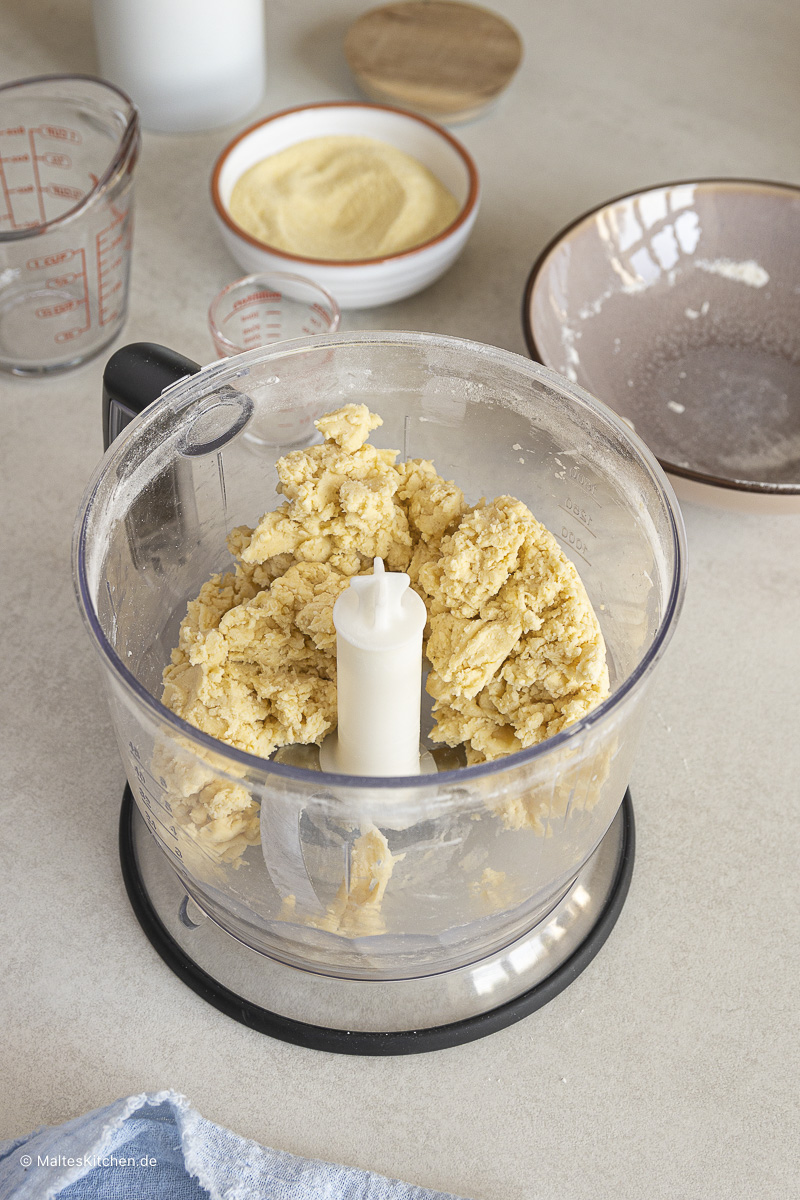 Gemixter Teig der Tarte Rustique.