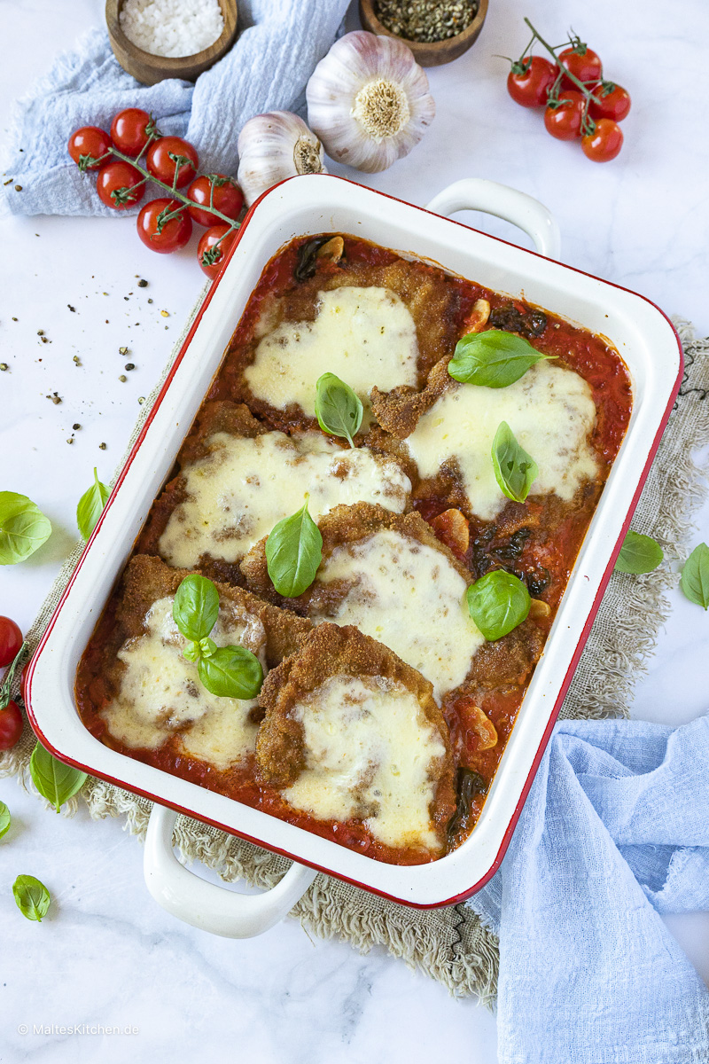 Leckere Italienische Schnitzel mit Mozzarella überbakcen.