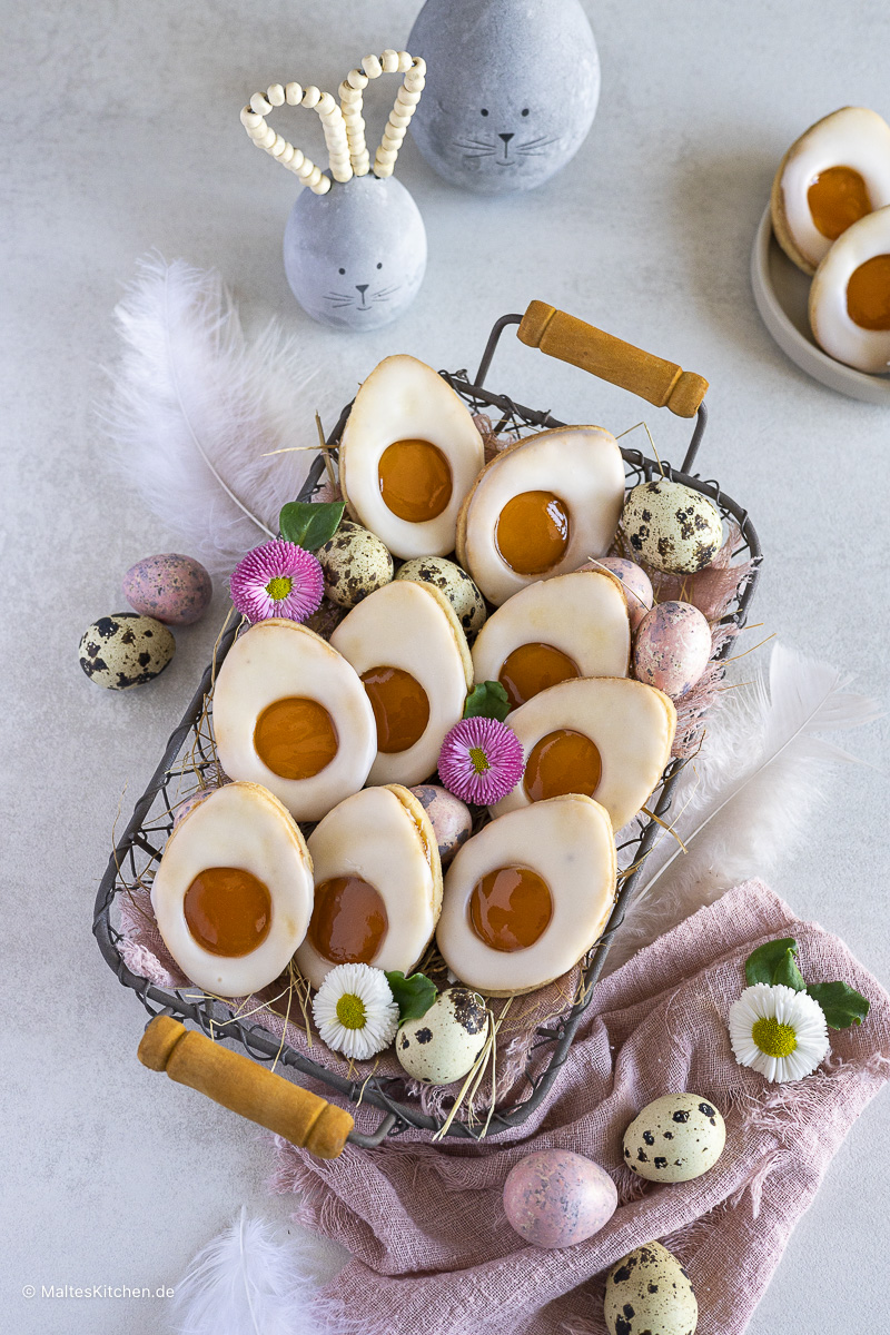 Leckere Spitzbuben Plätzchen als Ostereier.