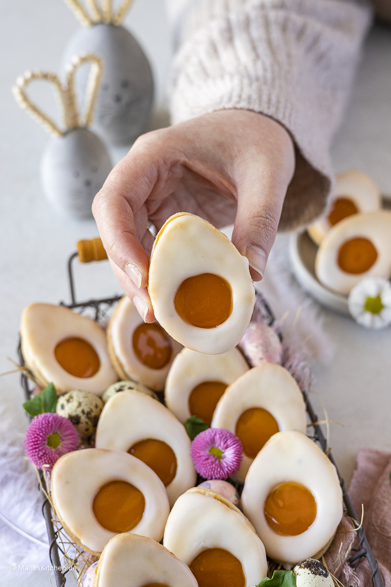 Knusprige Plätzchen für Ostern - gefüllt mit Marmelade.