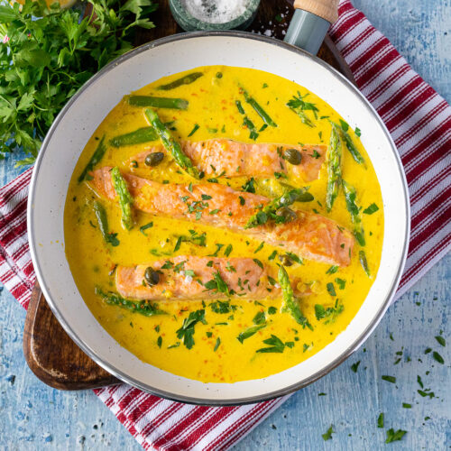 Rezept Lachs Spargel Pfanne mit Kapern und Safransauce