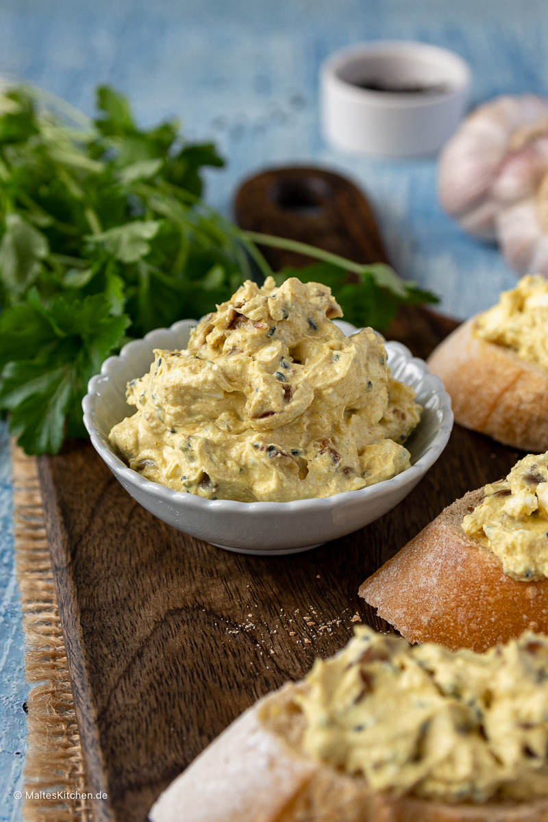 Cremiger Dattel-Dip mit Feta.