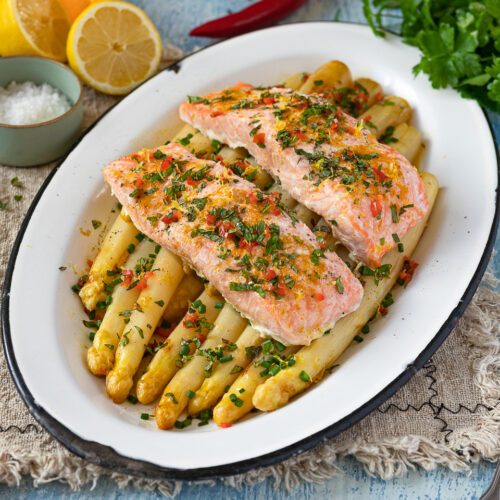 Ofenspargel mit Ofenlachs und Orangen-Limetten-Butter