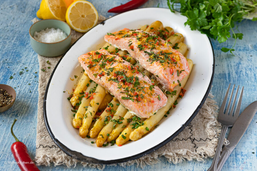Ofenspargel mit Ofenlachs und Orangen-Limetten-Butter