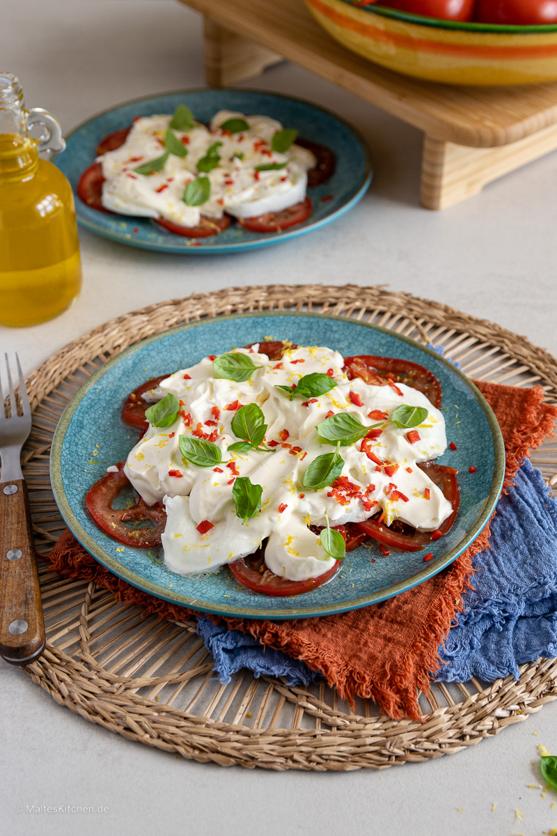 Tomate, Mozzarella, Basilikum.