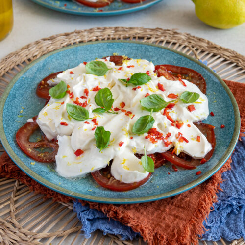 Rezept für Caprese mit Creme Fraiche, Zitrone und Chili.