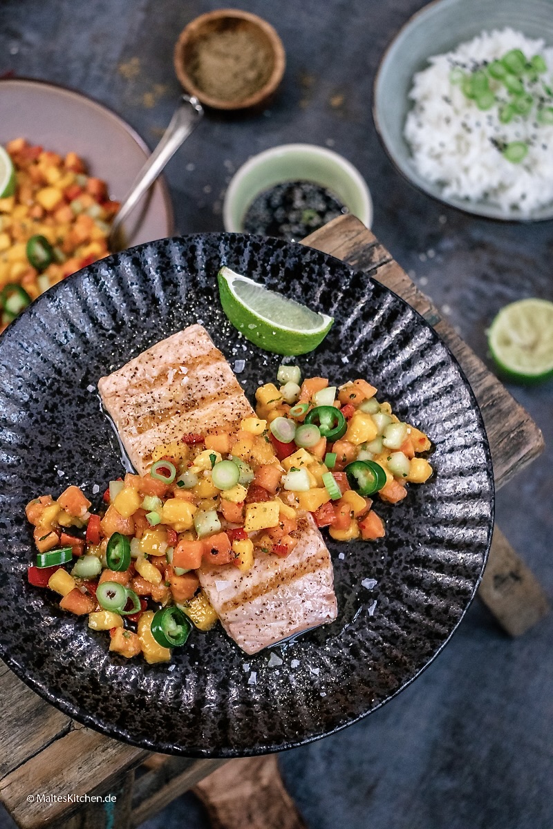 Lachs mit Papaya-Mango-Salsa