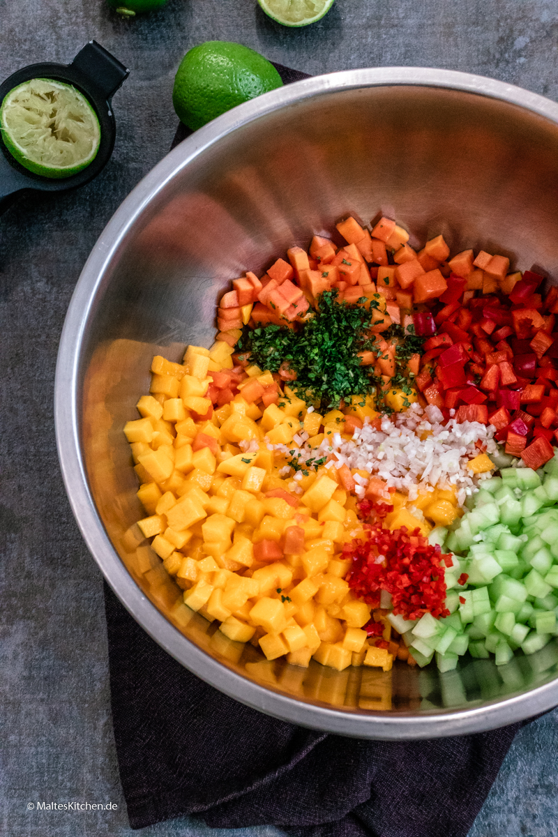 Frische Salsa mit Mango und Papaya